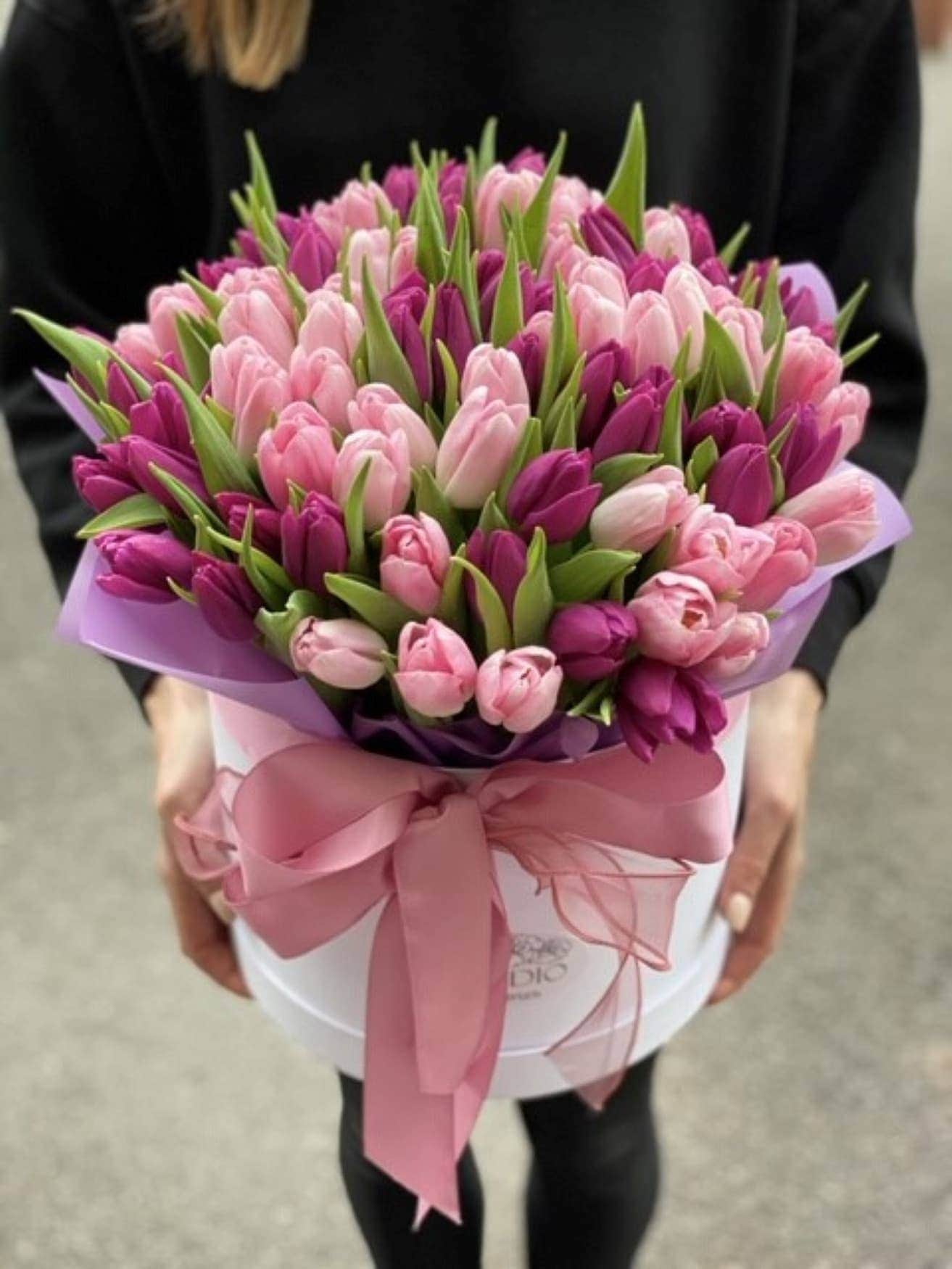 101 розовый  тюльпан в коробке