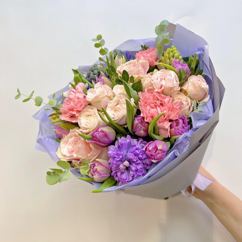 Букет "Delight" из гиацинтов, роз, тюльпанов и гвоздик