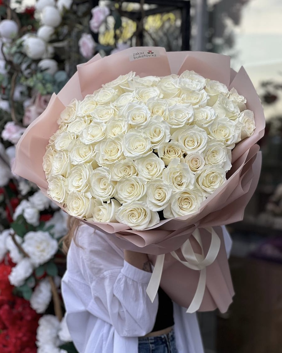 75 голландских роз 60см