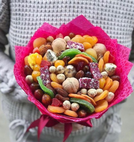 Букет «Восточный вкус» из сухофруктов и орехов 