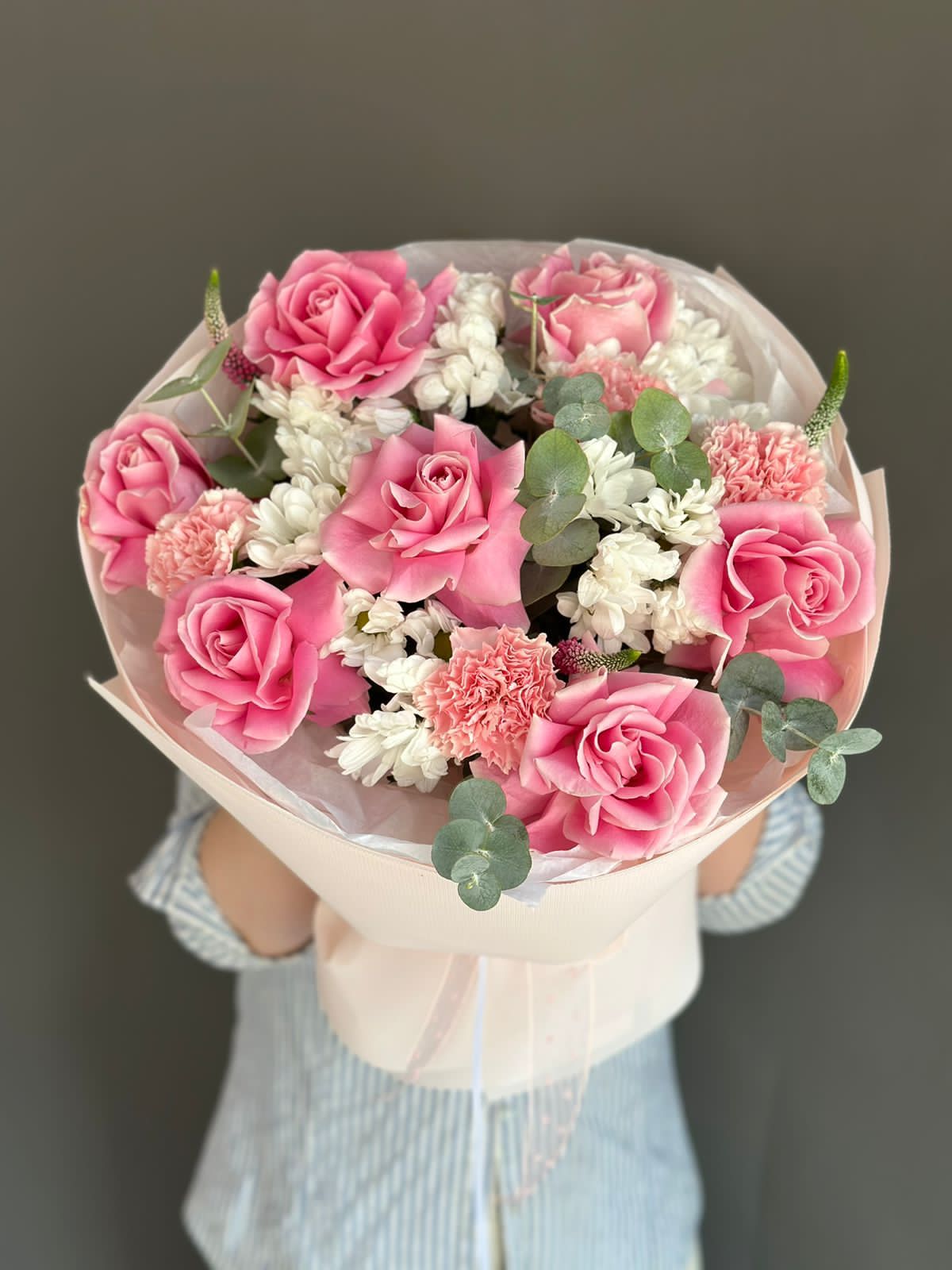 Композиция "Присли" из роз, гвоздик и хризантем