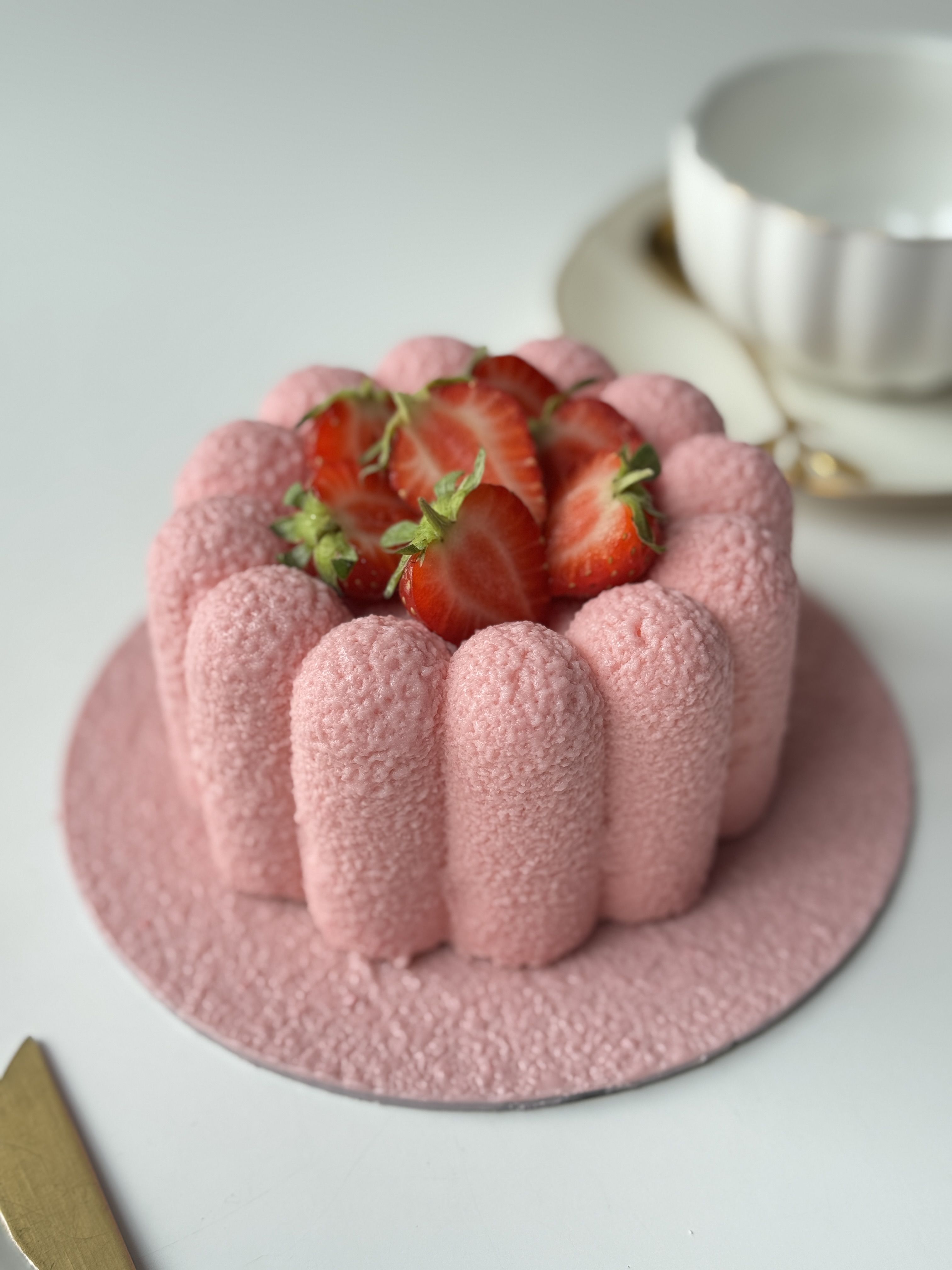 Муссовый бенто-торт S  с клубникой