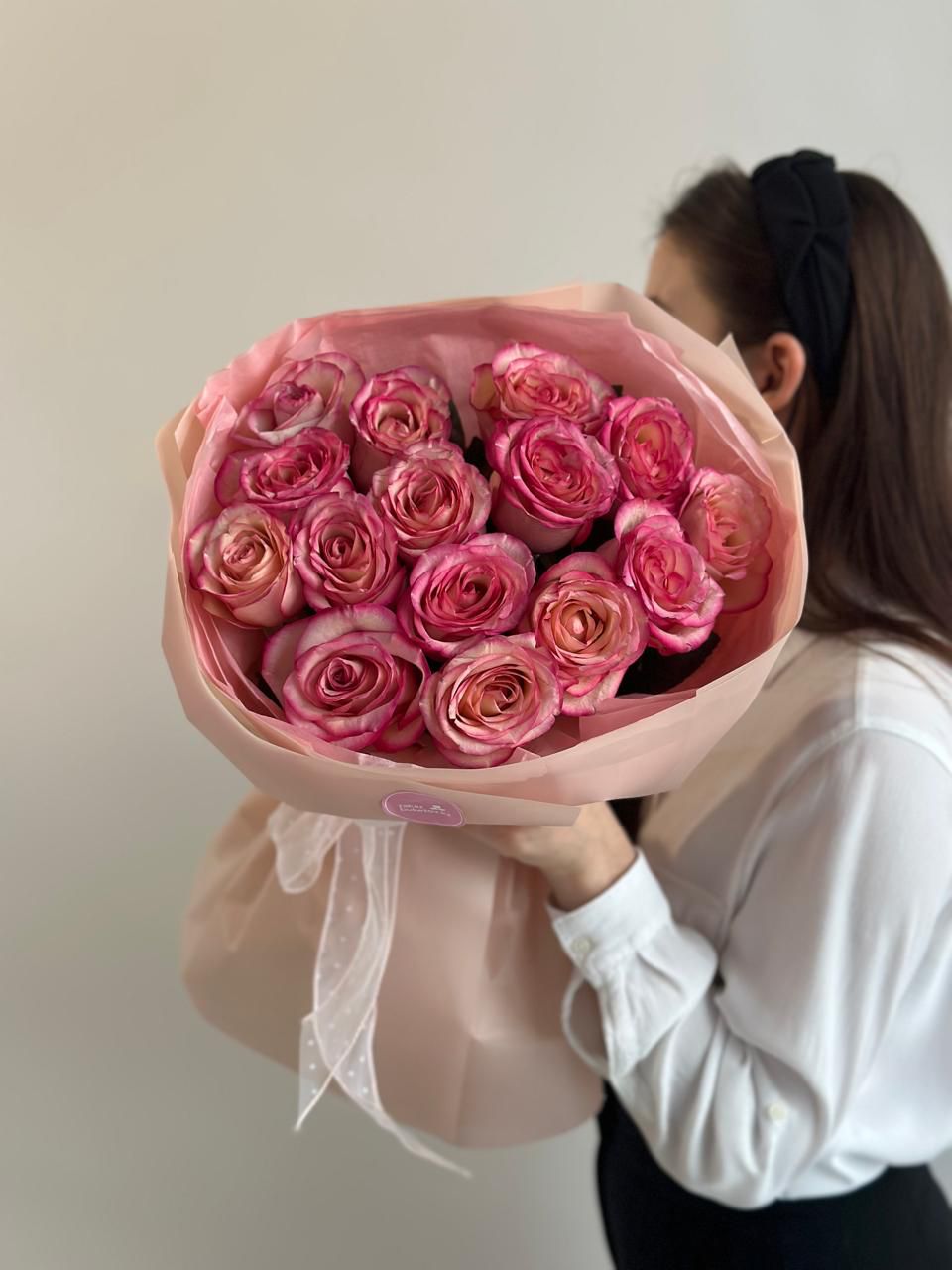 15 розовых голландских сортовых роз 
