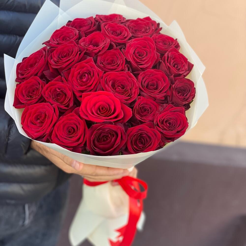 Букет из 25 красных голландских роз 