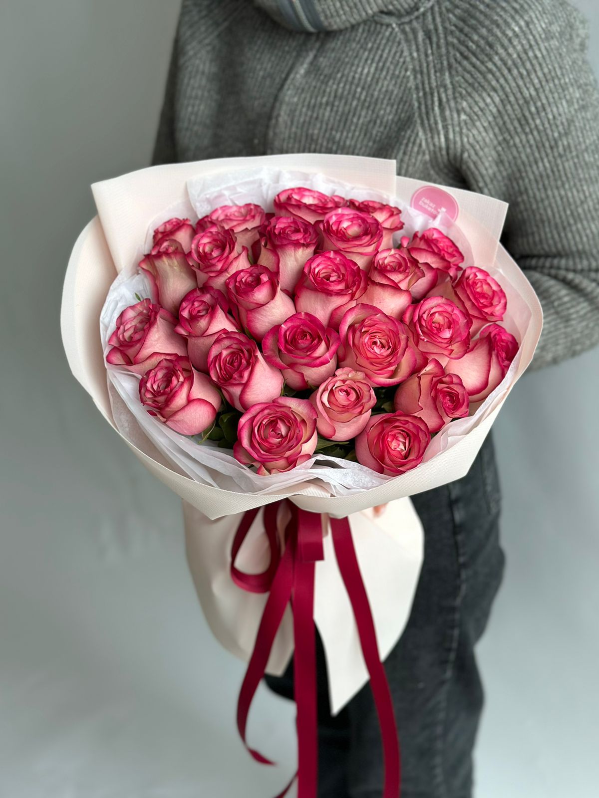 25 розовых  голландских роз 