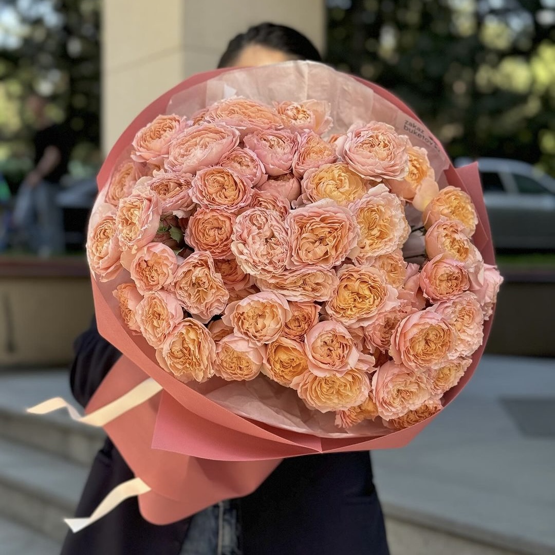 Букет "Лейла" из 15 пионовидных спрей роз