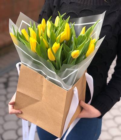 Голландские тюльпаны в крафтовом пакете 1