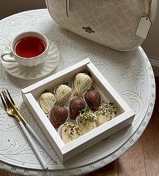 Клубничный бокс "Люкс" из клубники в белом и молочном шоколаде