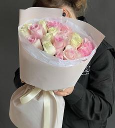 Букет "Шелковая гармония" из 19 нежных роз