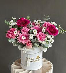 Композиция "Katty" из роз, гербер и хризантем в коробке