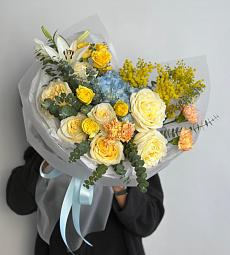 Букет "Manon" из гортензии, лилий, роз, гвоздик и мимозы
