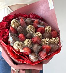 Клубничный букет с розами «I Love You»