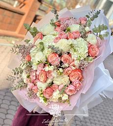 Букет "Гарсия" с гортензией, хризантемой, розой и фрезией
