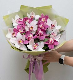 Букет "Мияно" из орхидей и эвкалипта
