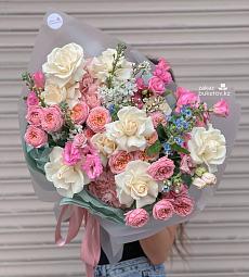 Композиция "Версалия" с гортензией, лизиантусом, маттиолой и розами