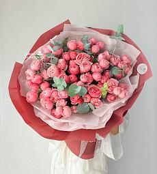 Букет "Пиони роуз" М из пионовидных роз и эвкалипта