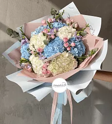 Букет "Ван Гог" из гортензий и фрезий