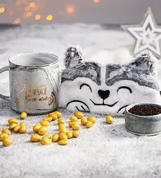Подарочный набор «С Новым годом»: чай с ароматом апельсина и шоколада 50 г, арахис 100 г, кружка 350 мл, маска для сна