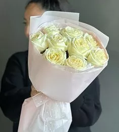 Букет из 9 голландских кремовых  роз