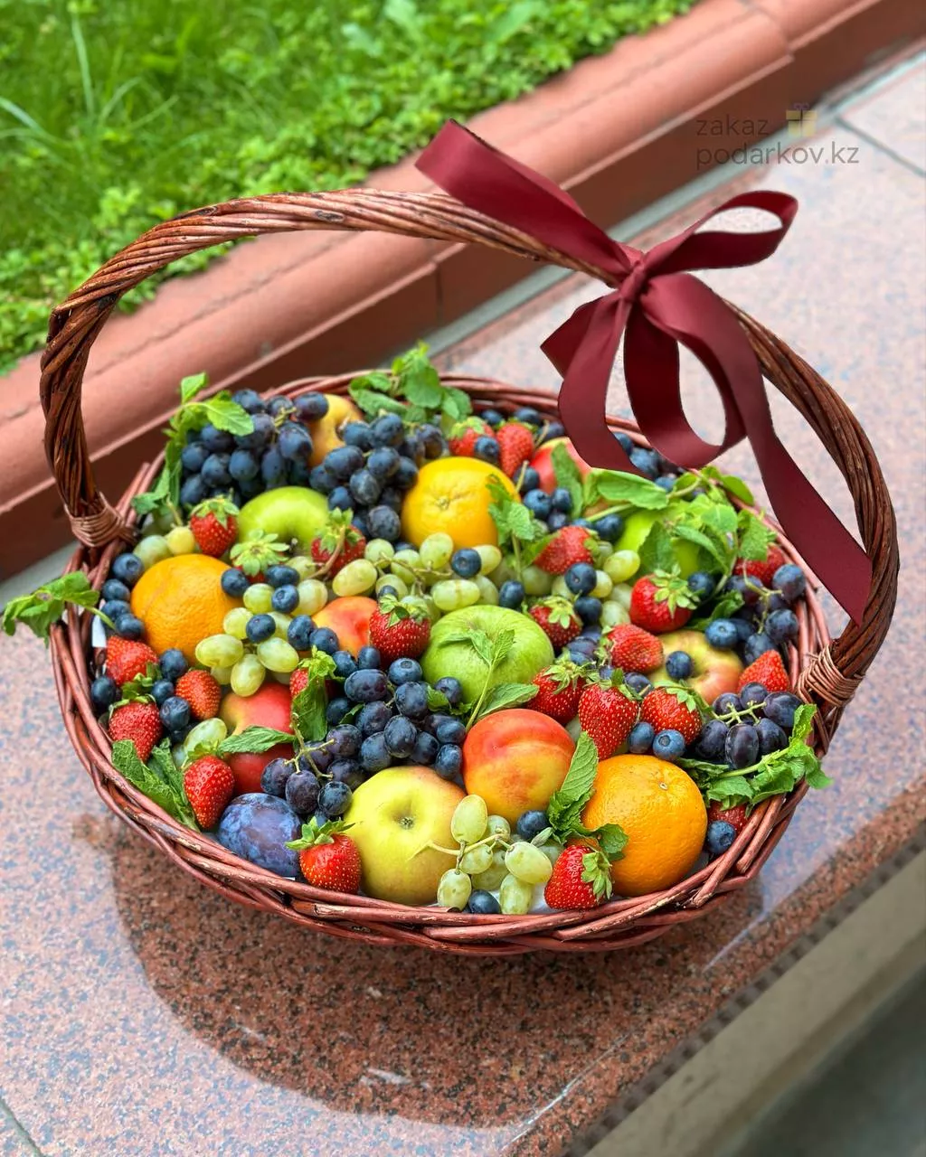 Фруктовая корзина "Фруктовый микс"