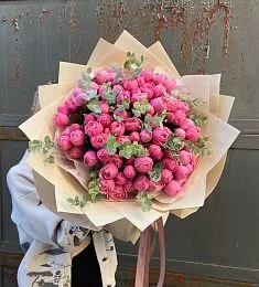 Композиция "Малиновый джем" из пионовидных кустовых роз
