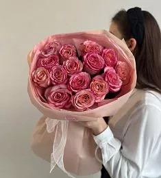 15 розовых голландских сортовых роз 