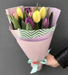 Букет "Яркая весна" из 9 тюльпанов