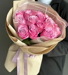 15 ярких розовых голландских сортовых роз 