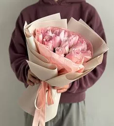 15 нежных розовых голландских сортовых роз 