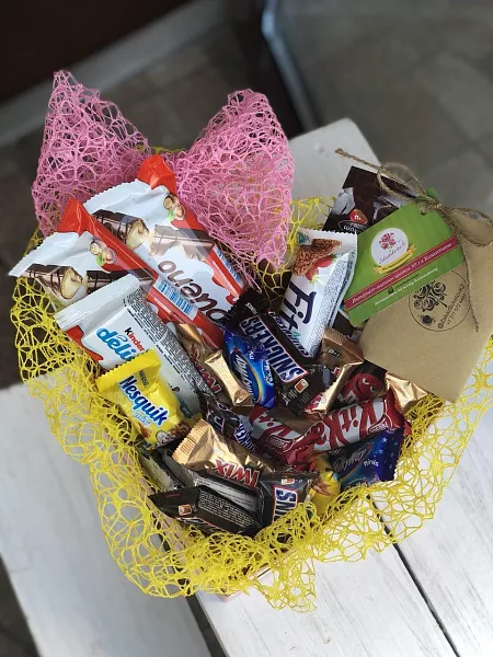 Подарочная коробка "Сердце" со сладостями 2