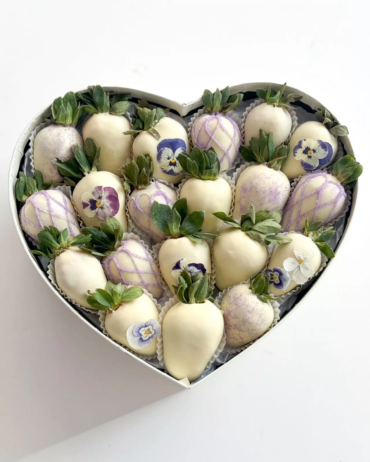 Клубничный бокс "Мэрилин" клубника в белом шоколаде