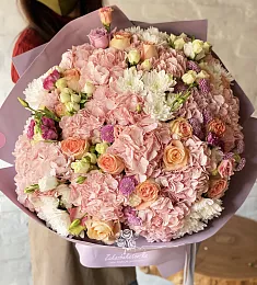 Букет "Цветочное настроение" с гортензией, лизиантусом, розой и хризантемой