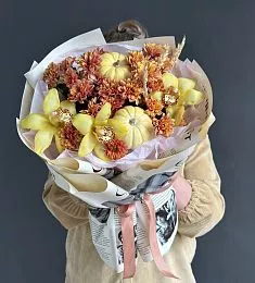 Композиция "Хаора" орхидеи и хризантем